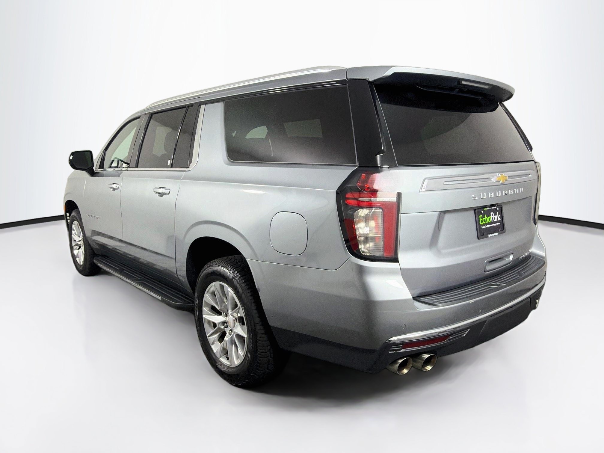 Used 2023 Chevrolet Suburban Premier RWD image 5