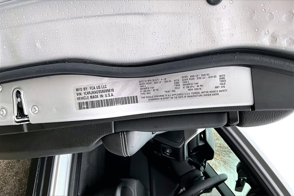 Used 2025 Jeep Grand Cherokee L Laredo w/ Luxury Tech Group I image 33