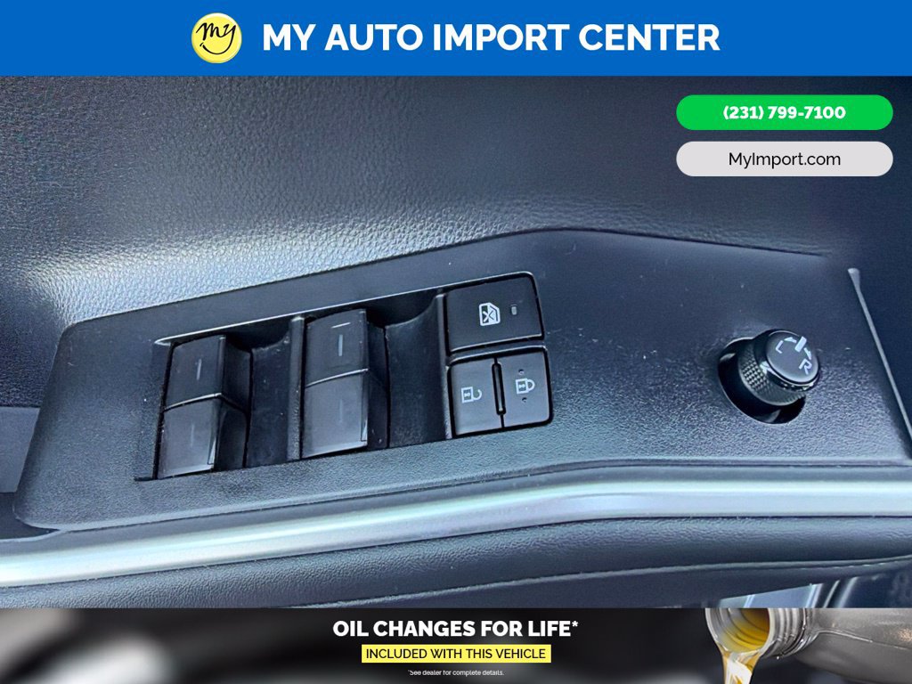 Used 2023 Toyota Highlander XLE AWD/4WD image 9
