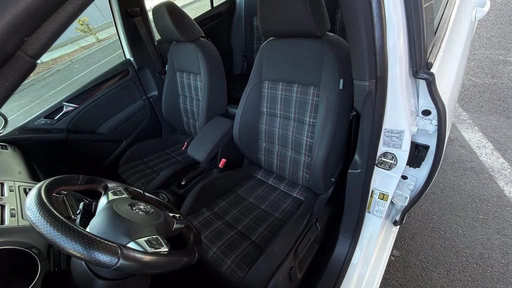 Used 2011 Volkswagen GTI 4-Door FWD image 22