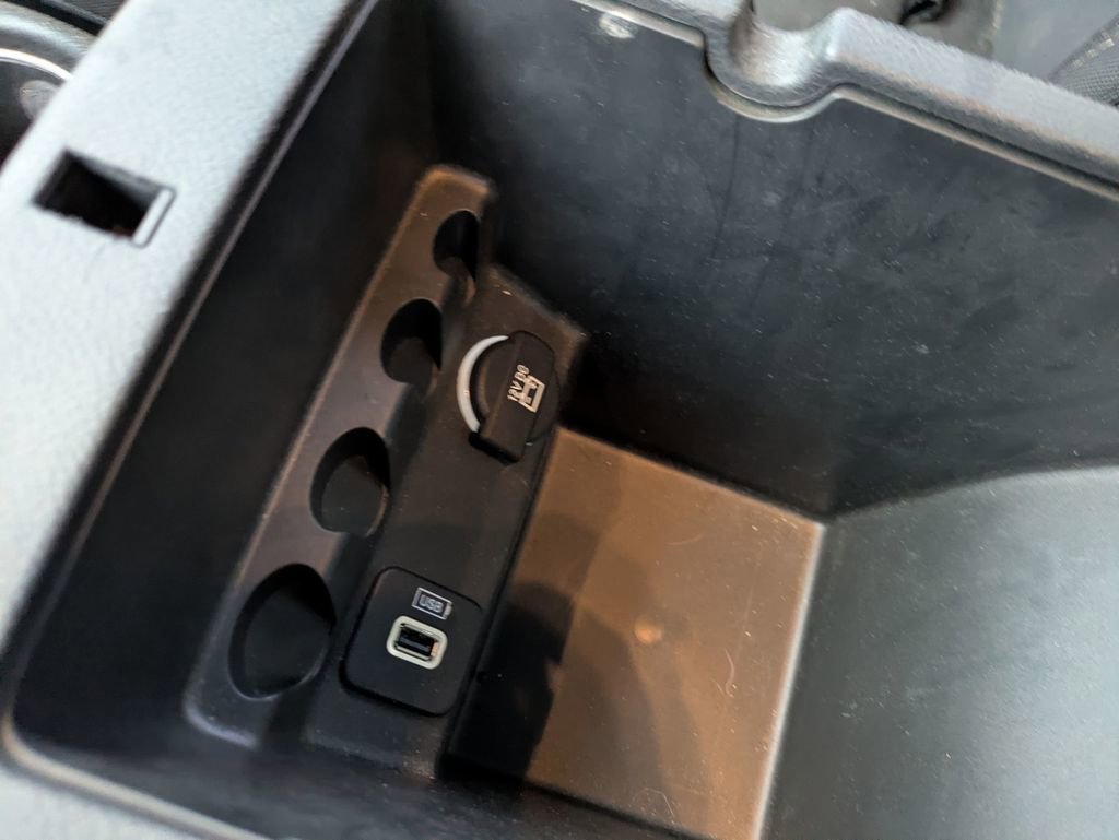 Used 2016 Jeep Cherokee Latitude w/ Cold Weather Group image 35