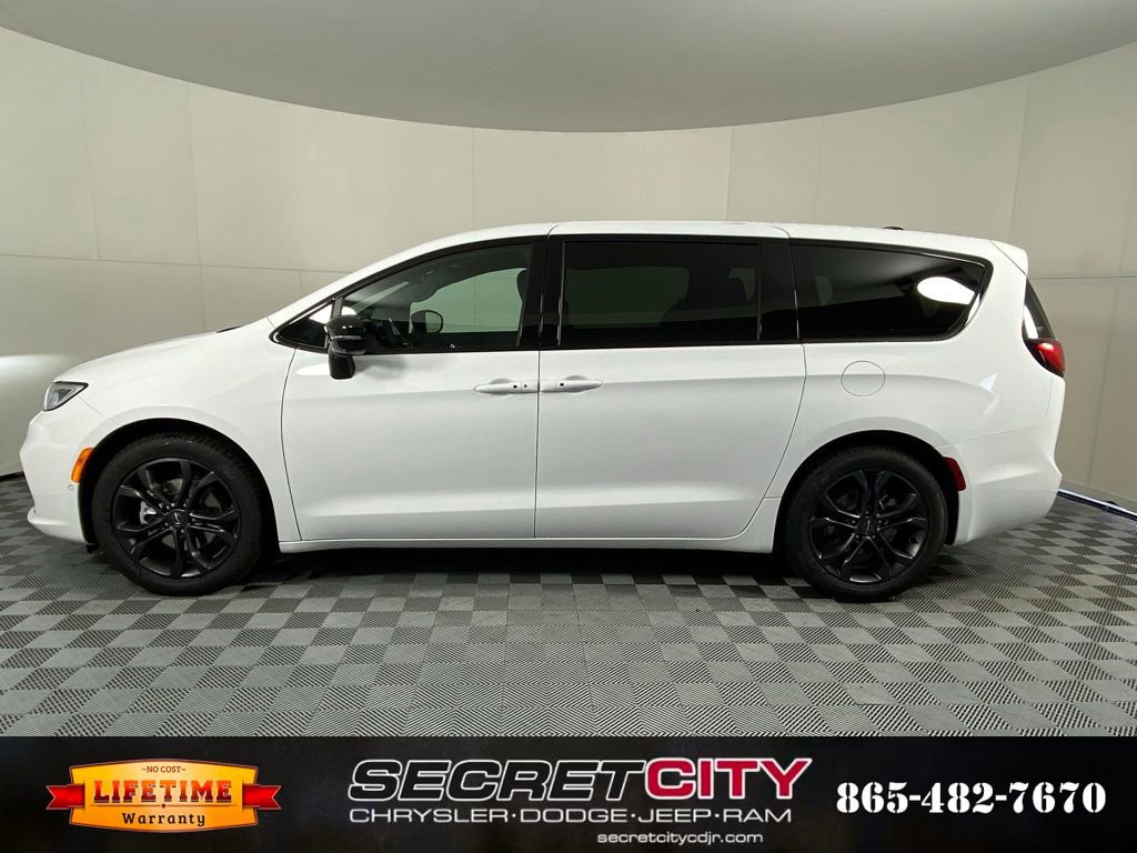 New 2026 Chrysler Pacifica Select image 4