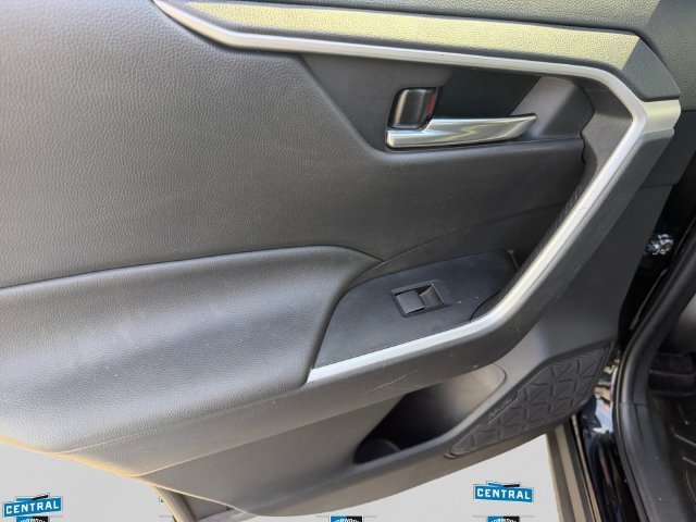 Used 2021 Toyota RAV4 XLE w/ Convenience Package AWD/4WD image 11