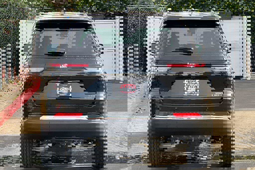 New 2025 Jeep Grand Cherokee Laredo X image 5