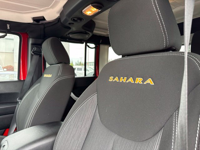 Used 2014 Jeep Wrangler Unlimited Sahara w/ Connectivity Group AWD/4WD image 9