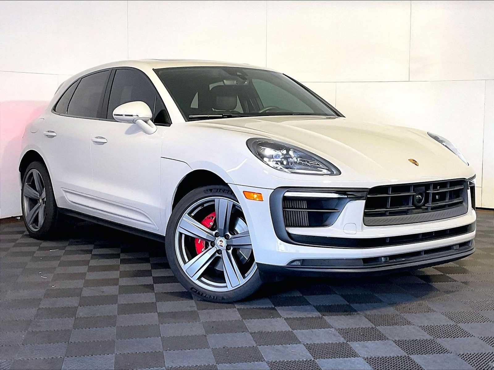 Certified 2023 Porsche Macan S AWD/4WD image 9