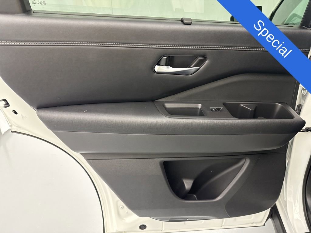 Used 2023 Nissan Pathfinder Platinum AWD/4WD image 17