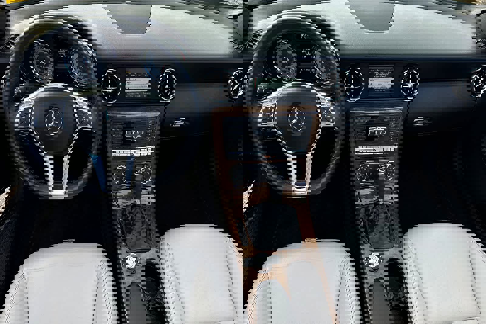 Used 2014 Mercedes-Benz SLK 350 image 3