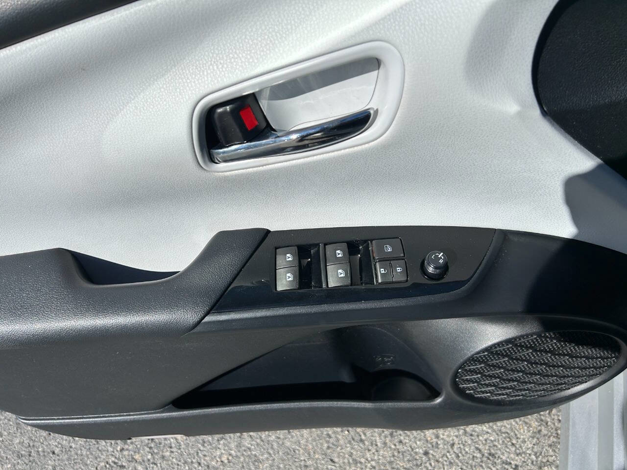 Used 2016 Toyota Prius Three FWD image 17