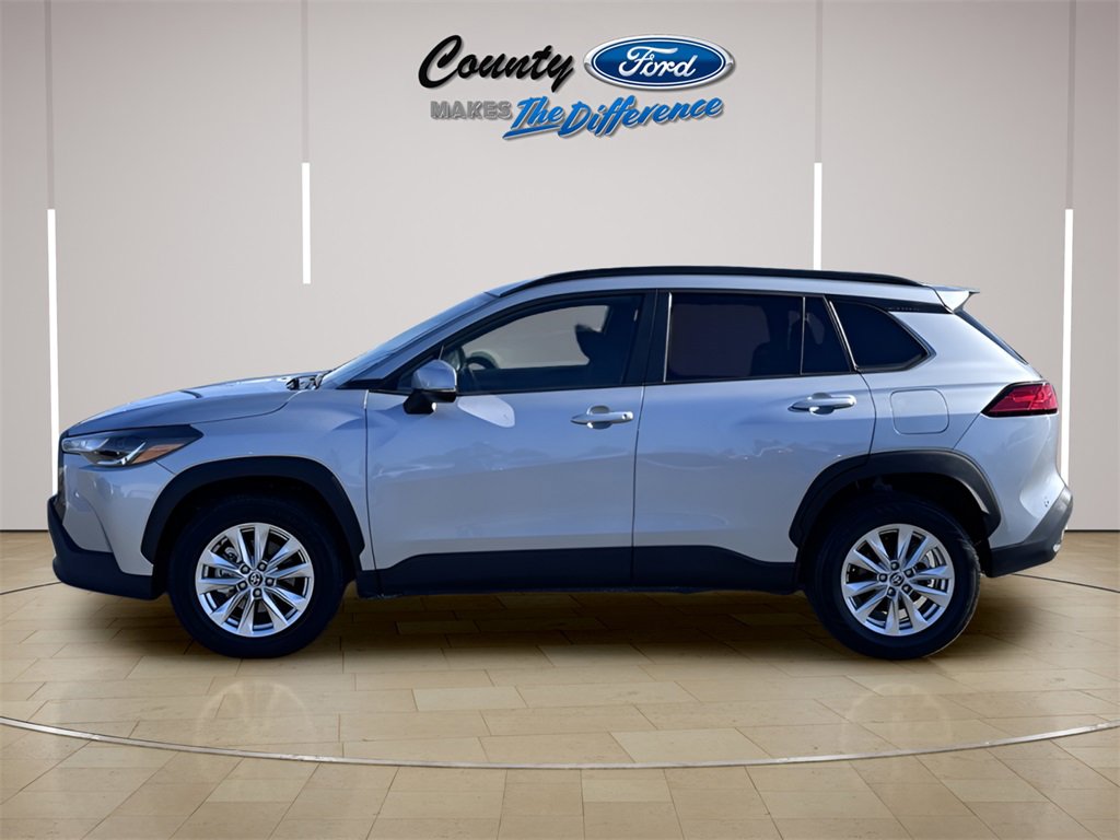 Used 2022 Toyota Corolla Cross LE image 3