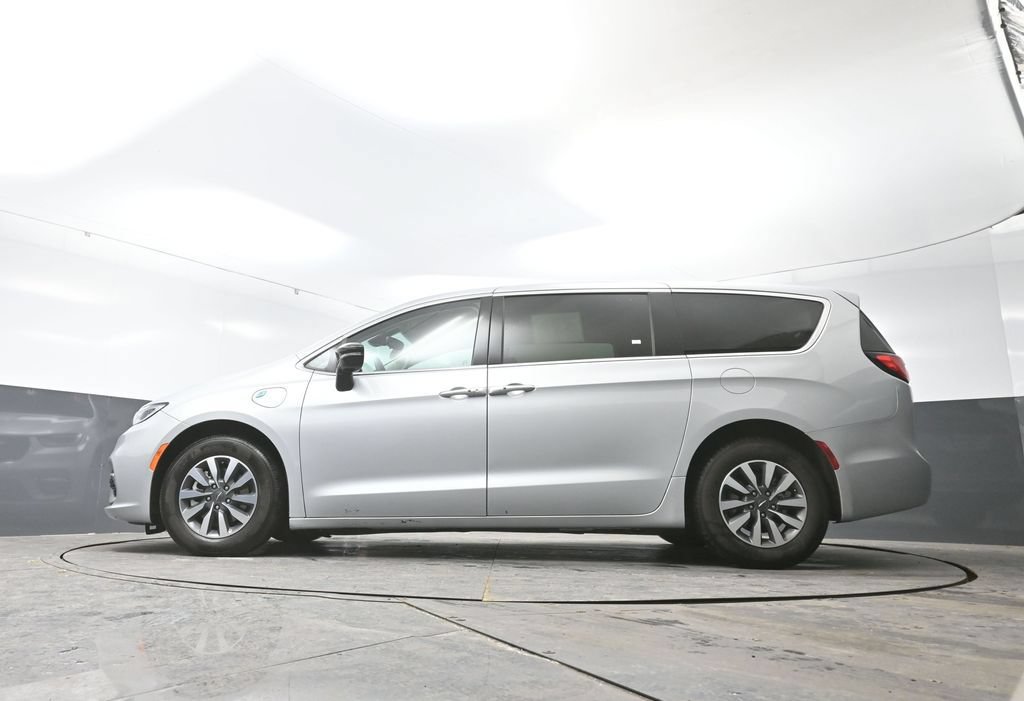 Used 2024 Chrysler Pacifica Limited FWD image 53