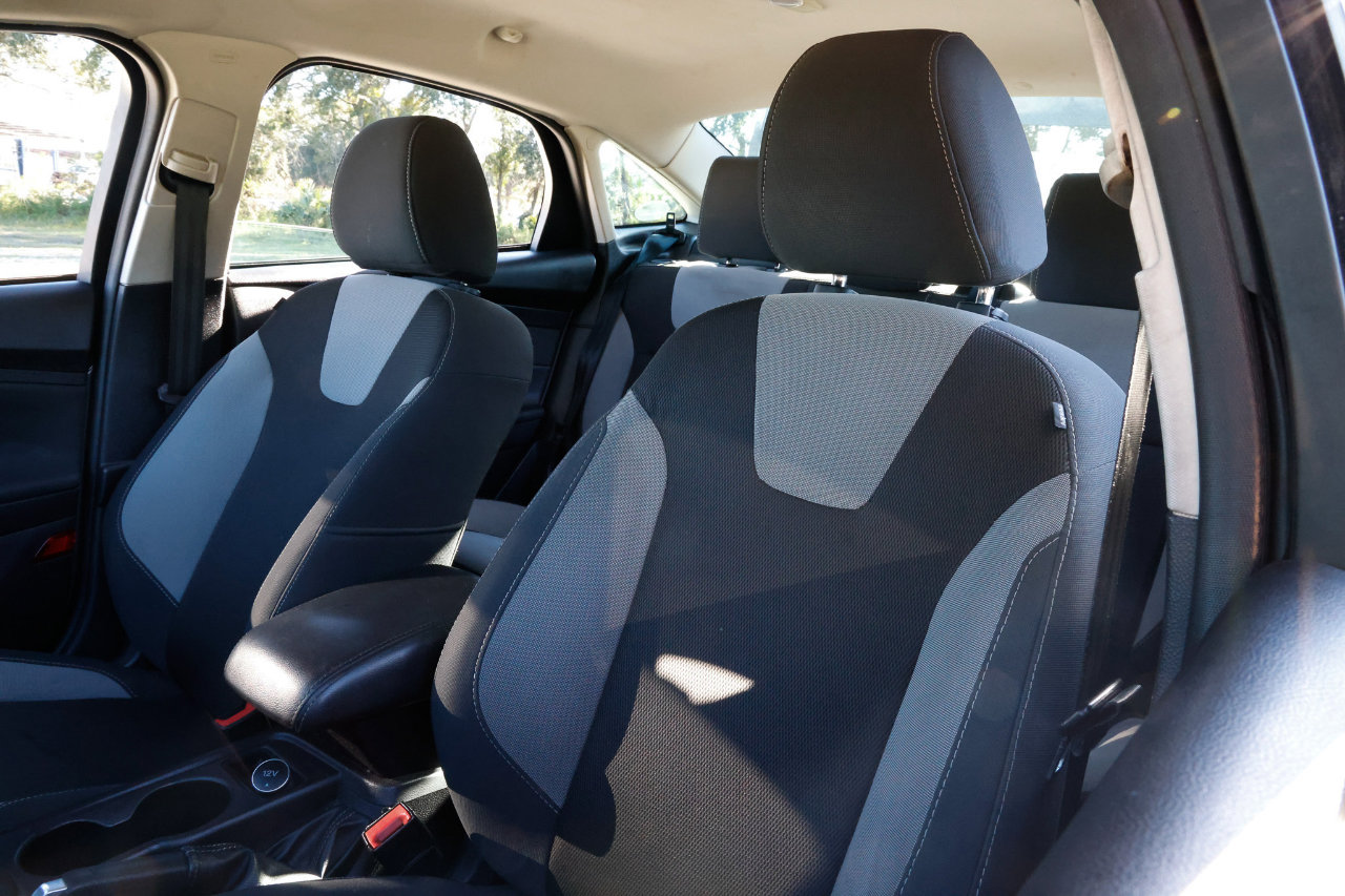 Used 2014 Ford Focus SE w/ SE Sport Package image 6