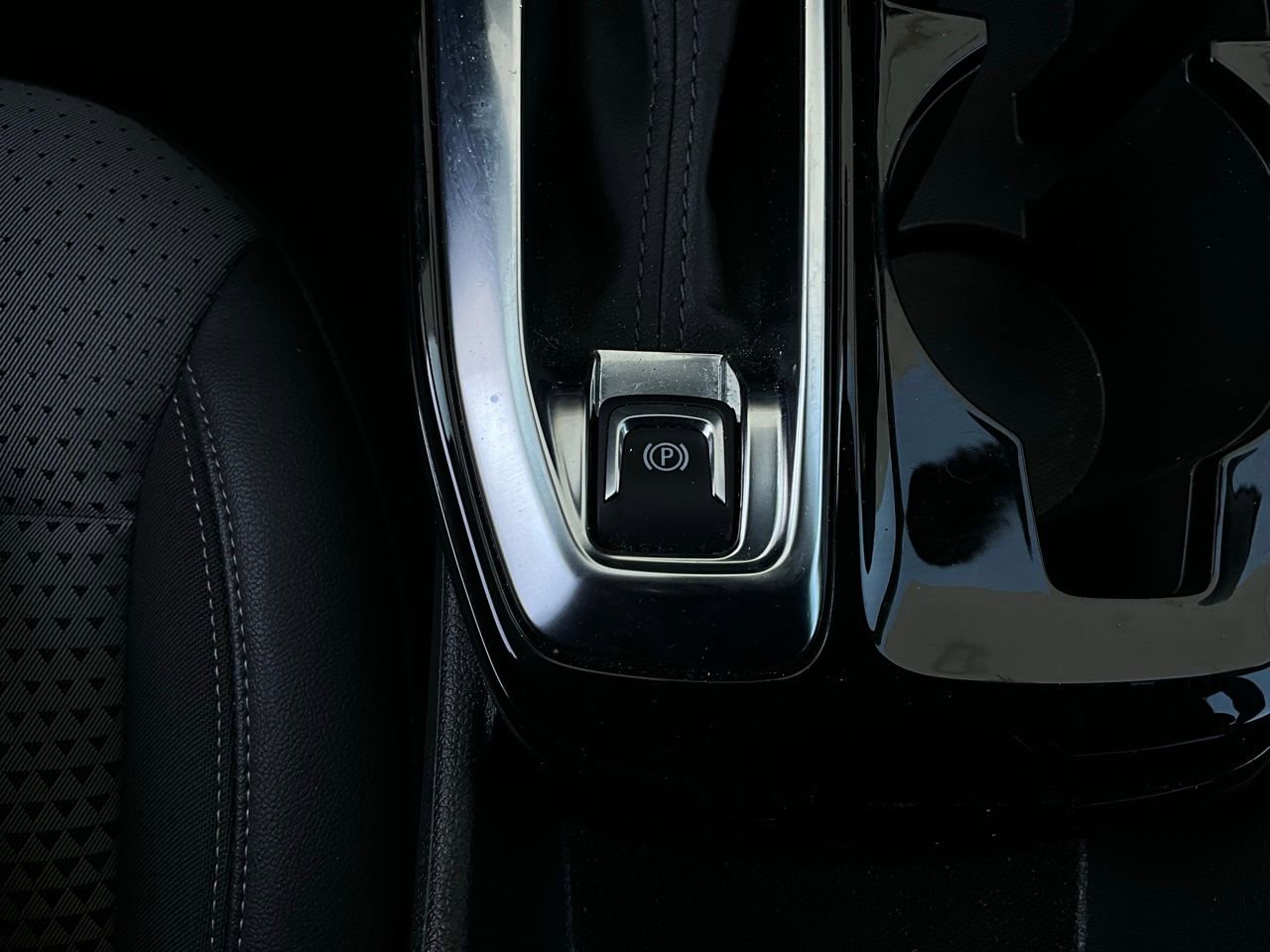 Used 2025 Chevrolet Trax LT image 21