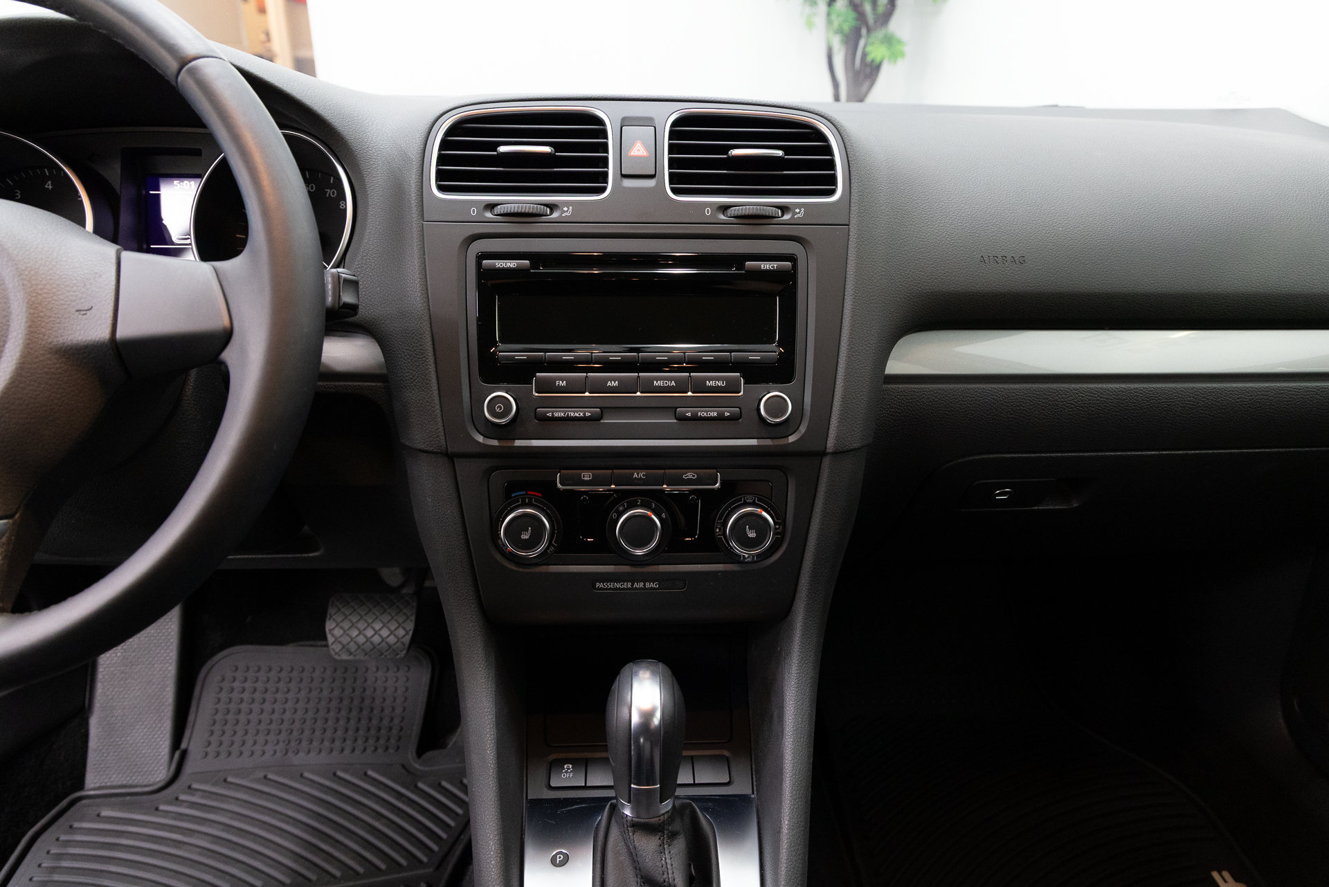 Used 2013 Volkswagen Golf 4-Door FWD image 11