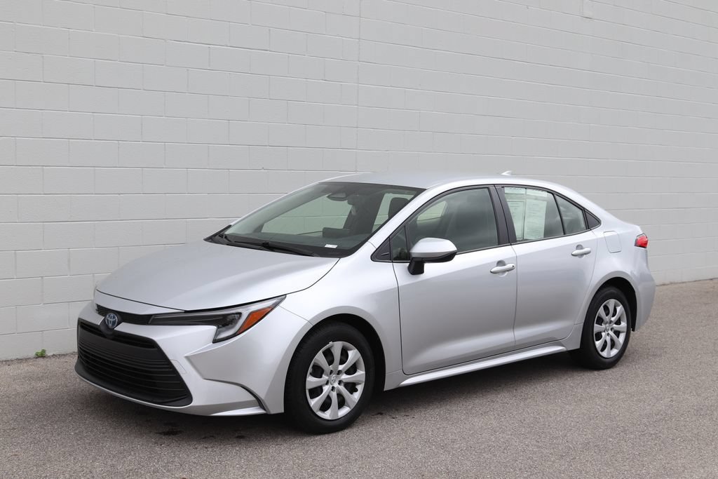 Used 2025 Toyota Corolla LE FWD image 6