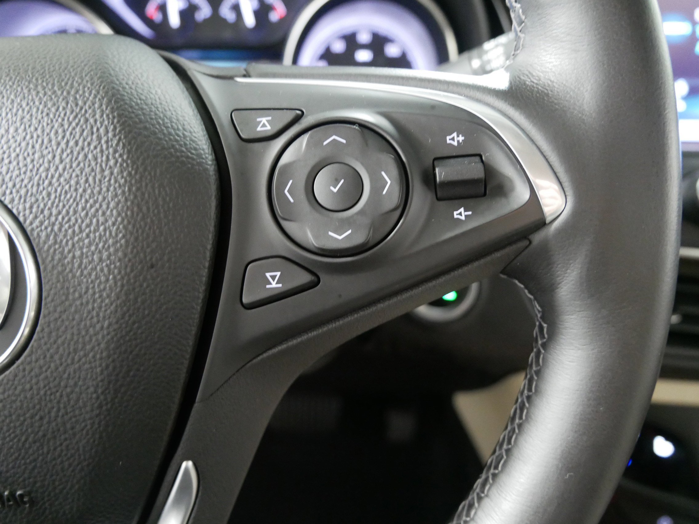 Used 2020 Buick Envision Essence image 28