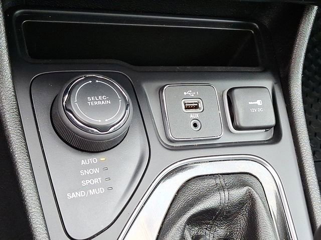 Used 2021 Jeep Cherokee Limited image 24