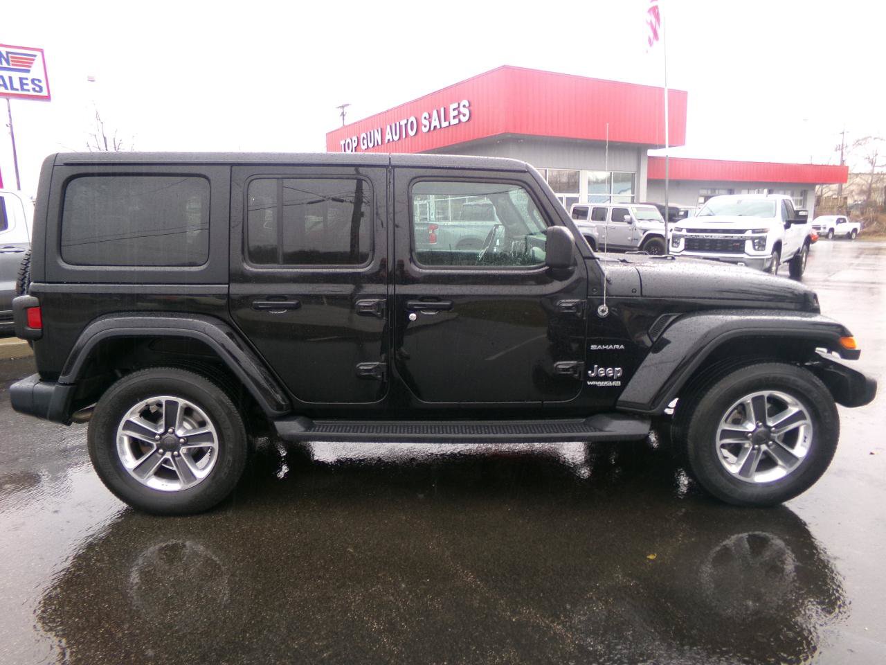 Used 2021 Jeep Wrangler Unlimited Sahara w/ Cold Weather Group AWD/4WD image 2