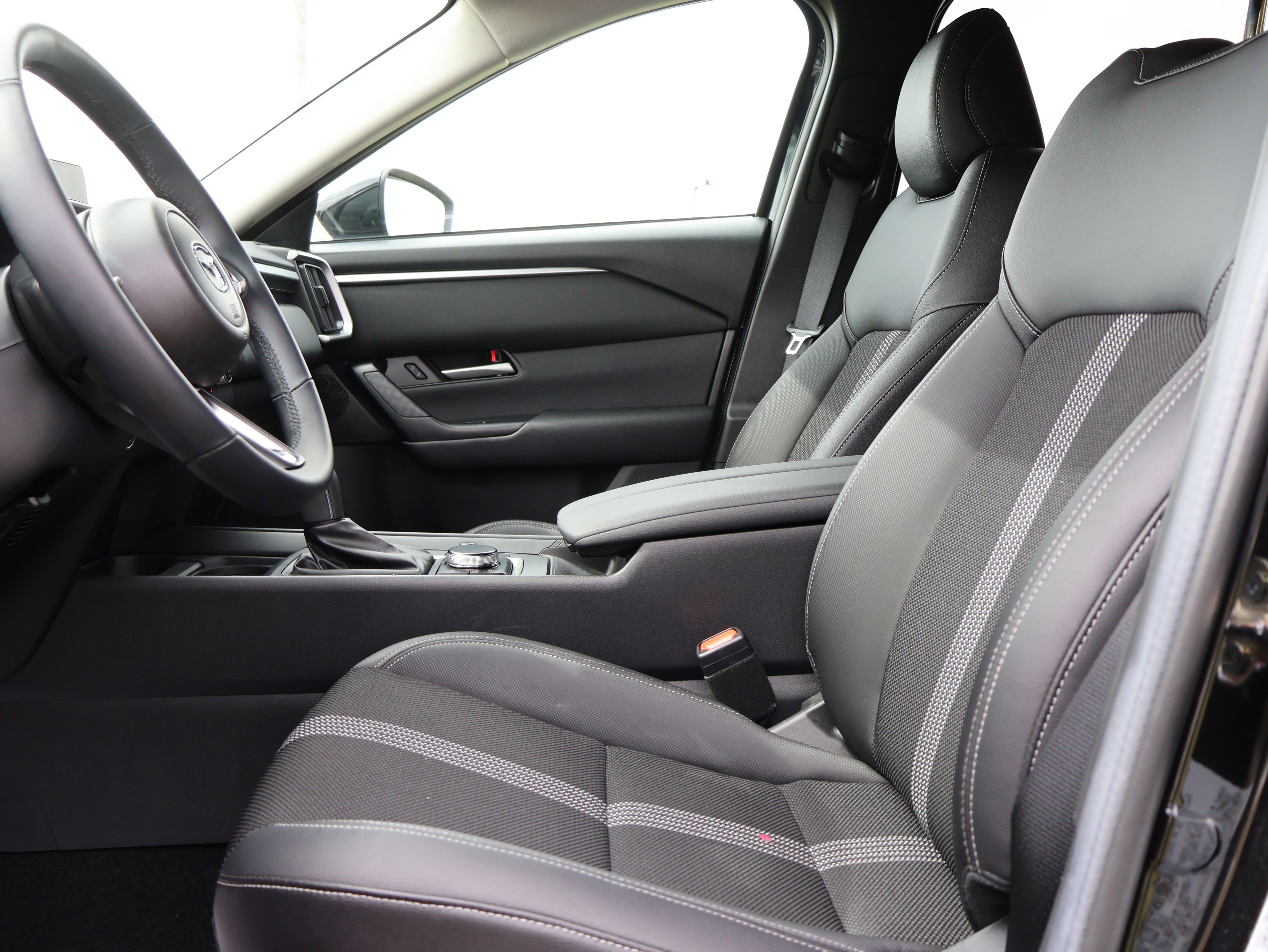 Certified 2025 MAZDA CX-50 2.5 Hybrid w/ Preferred Pkg image 41