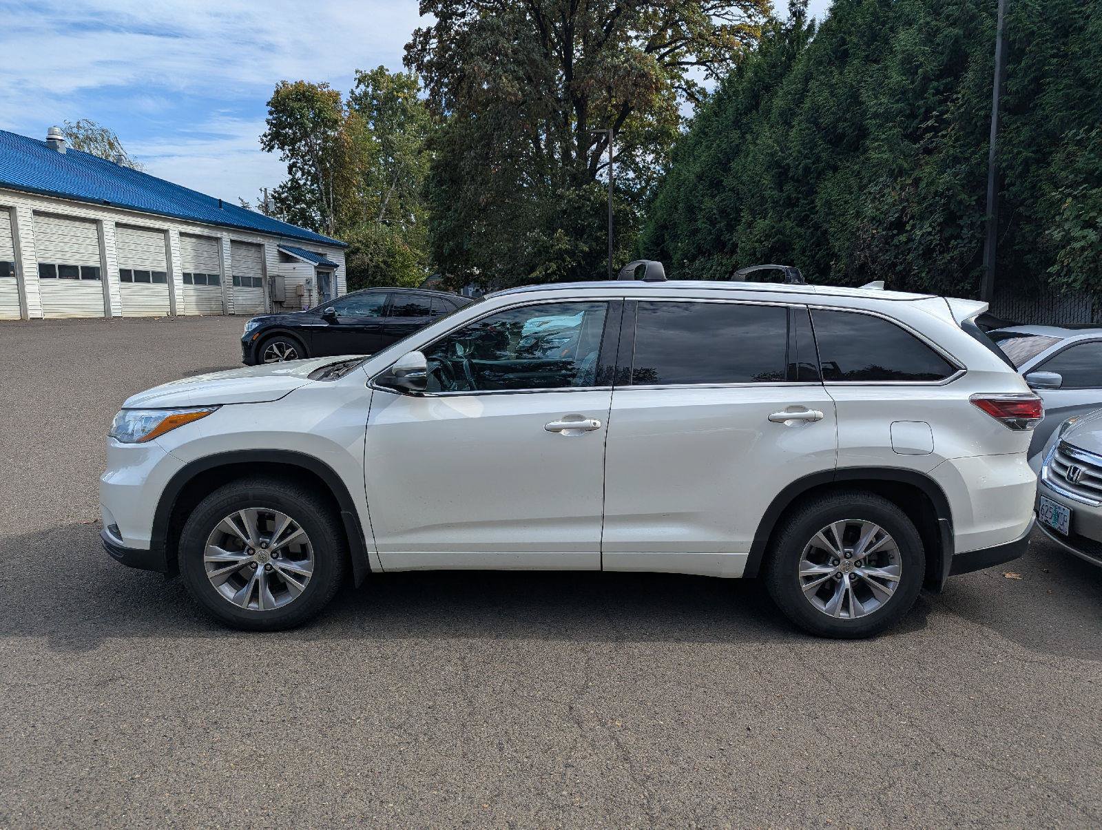 Used 2015 Toyota Highlander XLE AWD/4WD image 2