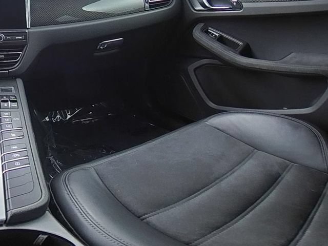 Used 2021 Porsche Macan GTS w/ Sport Chrono Package AWD/4WD image 23