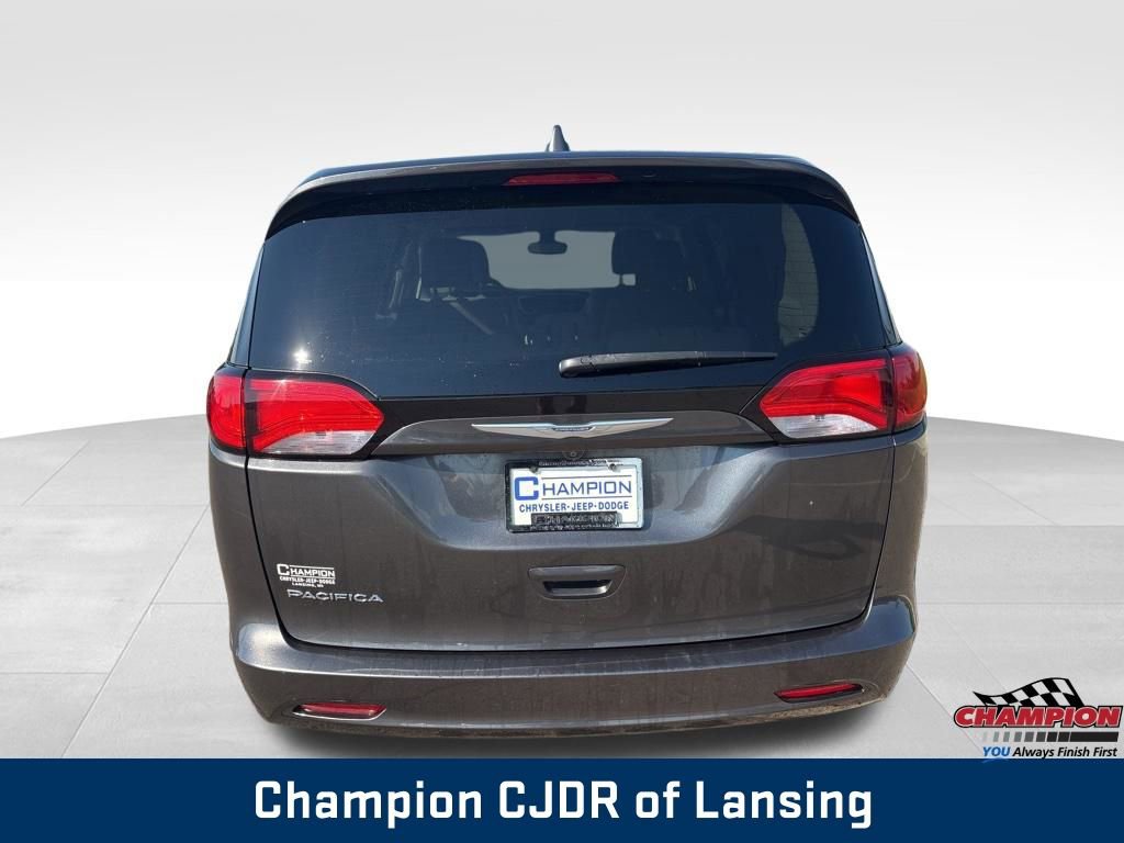Used 2017 Chrysler Pacifica Touring FWD image 7