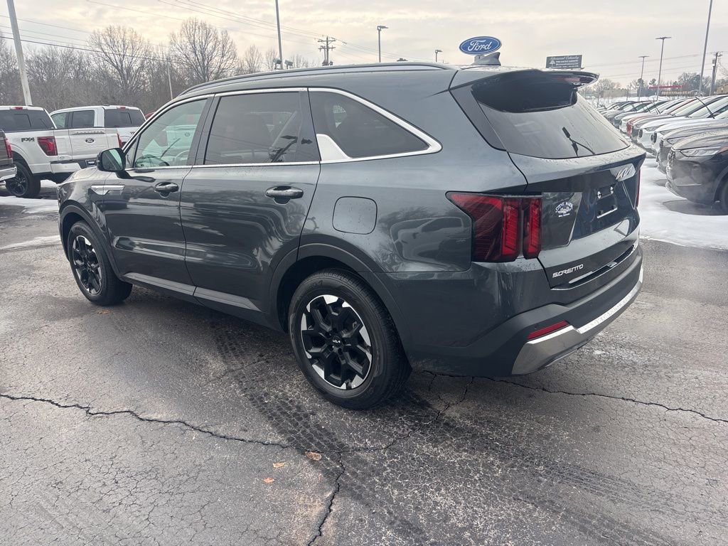 Used 2024 Kia Sorento S image 6