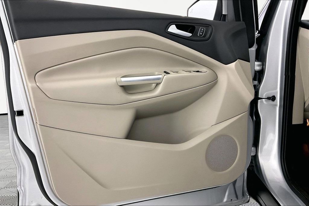 Used 2018 Ford Escape SE w/ Ford Safe & Smart Package FWD image 18
