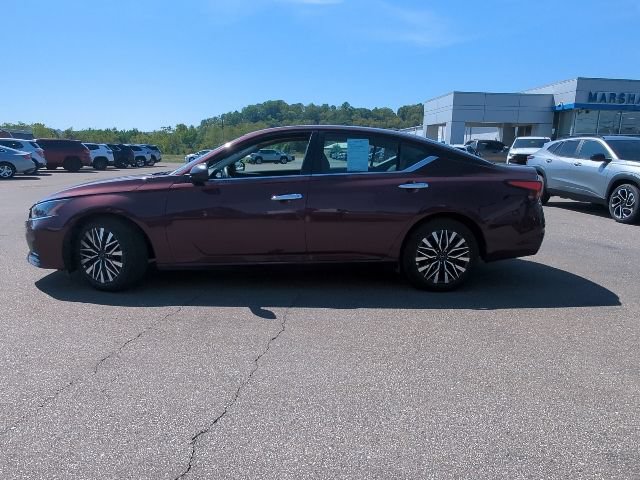 Used 2025 Nissan Altima 2.5 SV FWD image 30