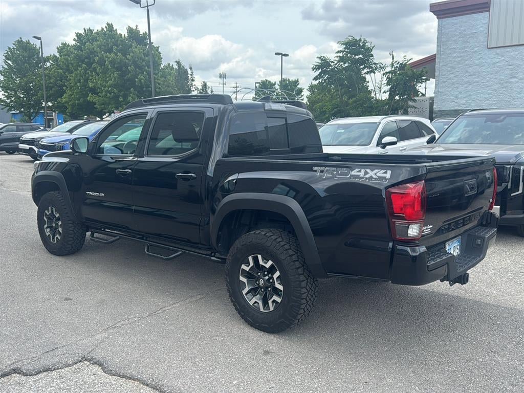 Used 2019 Toyota Tacoma TRD Off-Road w/ Technology Package AWD/4WD image 3