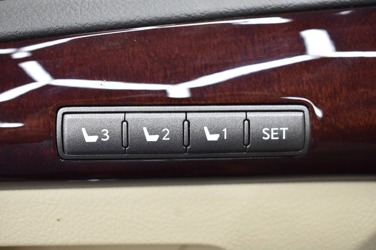 Used 2015 Lexus LX 570 4WD image 31