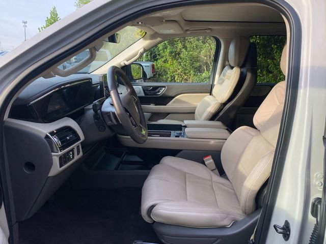 Used 2023 Lincoln Navigator L Reserve image 12