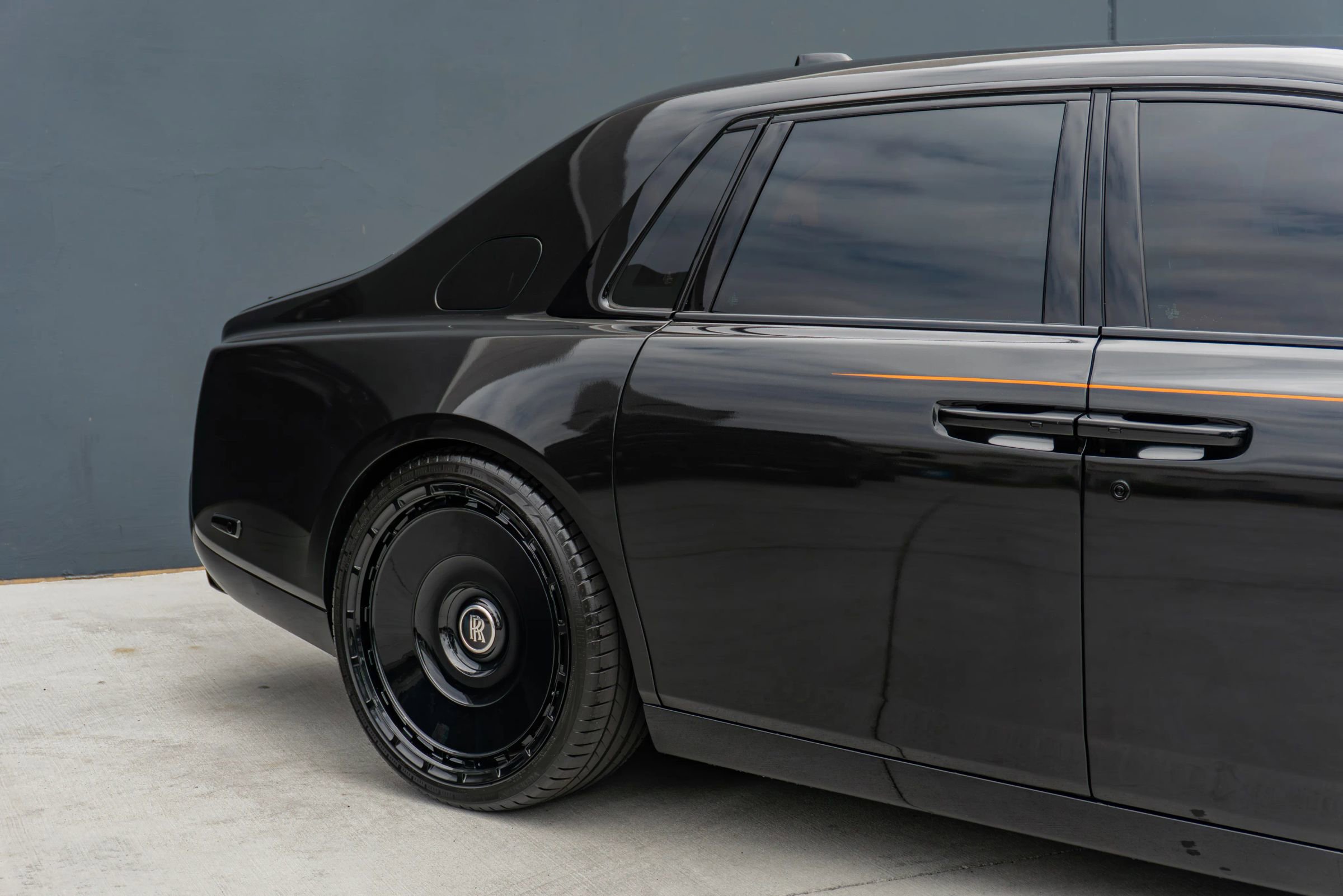 Used 2018 Rolls-Royce Phantom Sedan RWD image 32