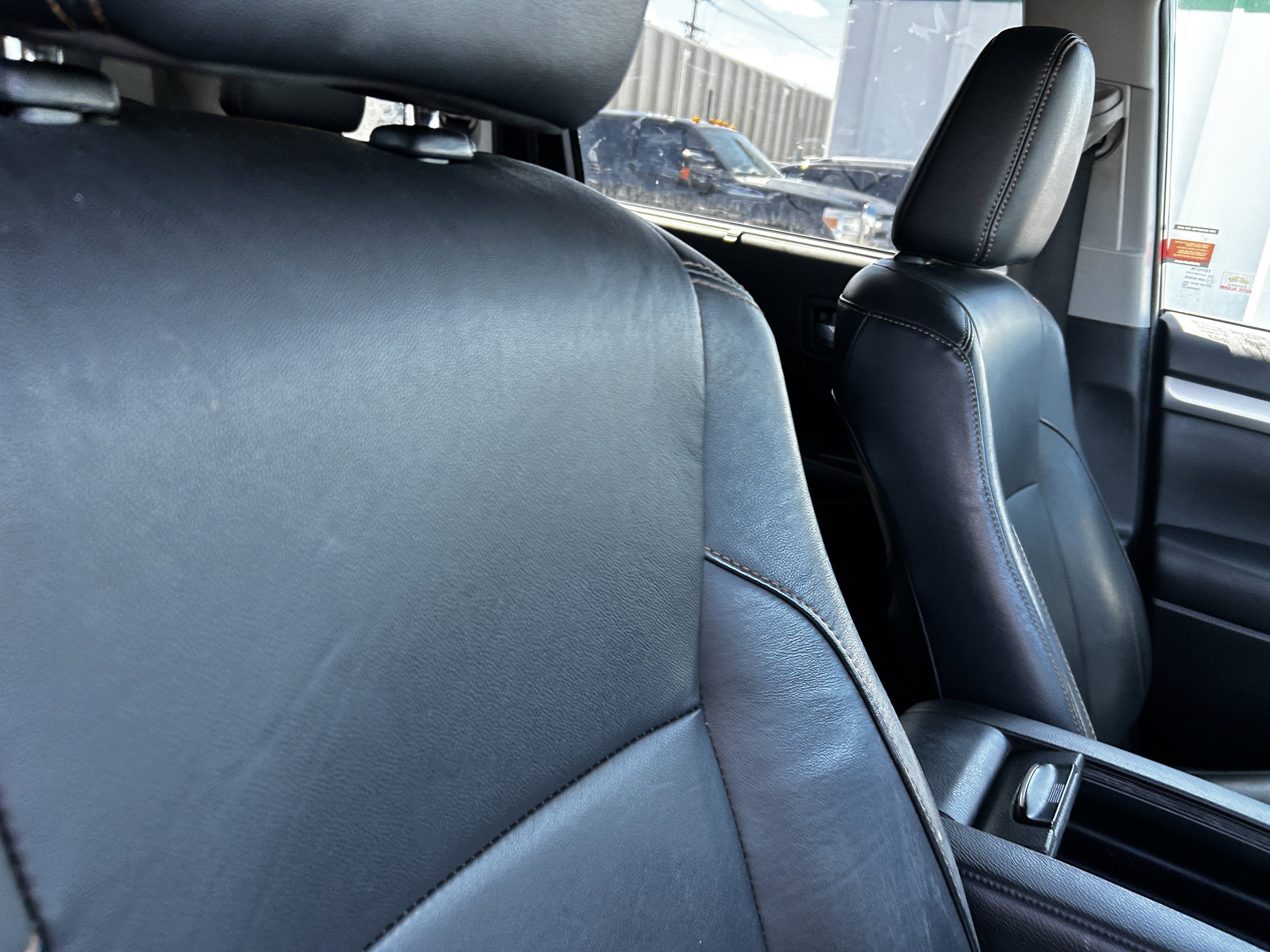 Used 2019 Toyota Highlander XLE AWD/4WD image 14