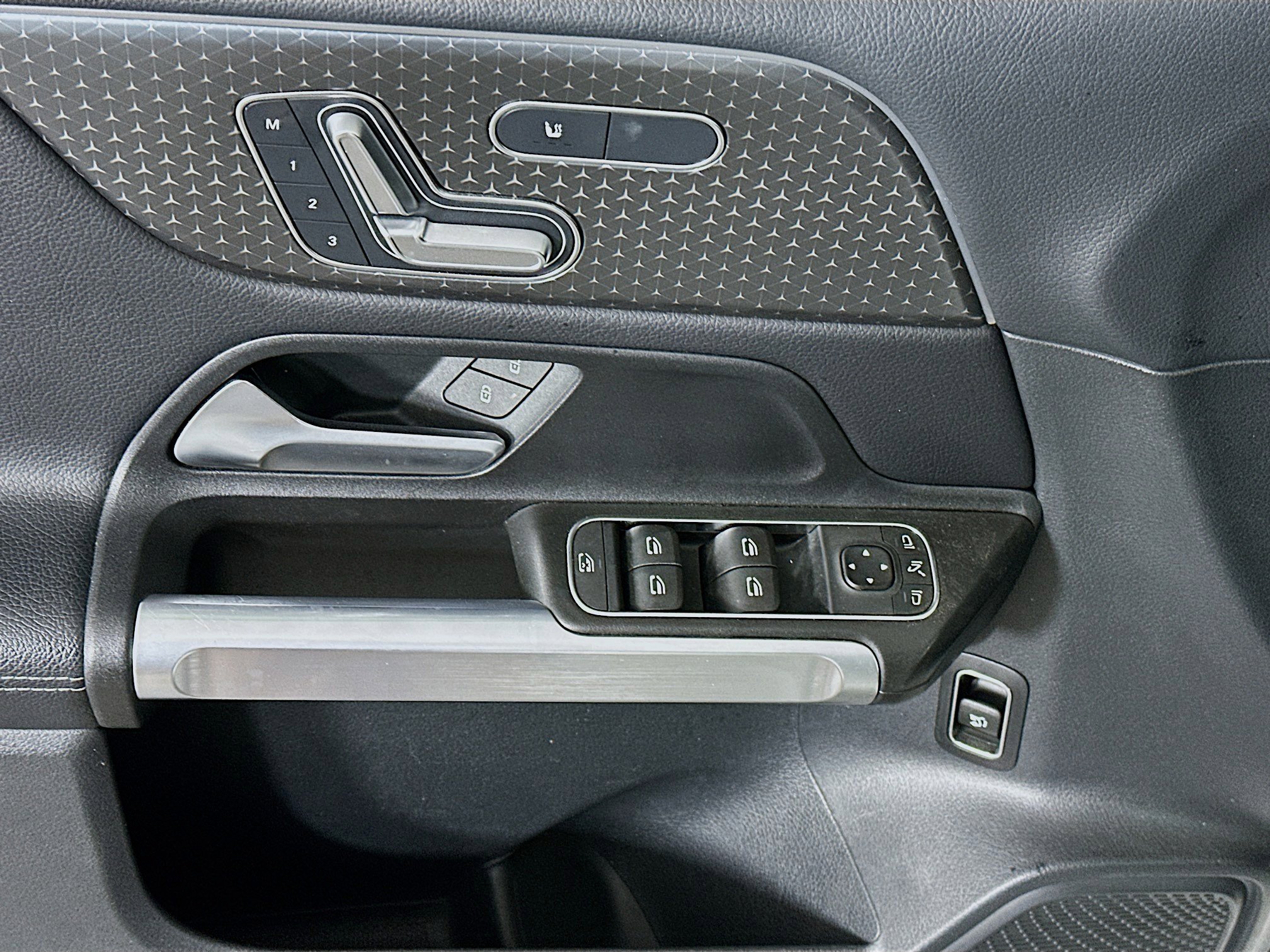 Used 2025 Mercedes-Benz GLB 250 image 15
