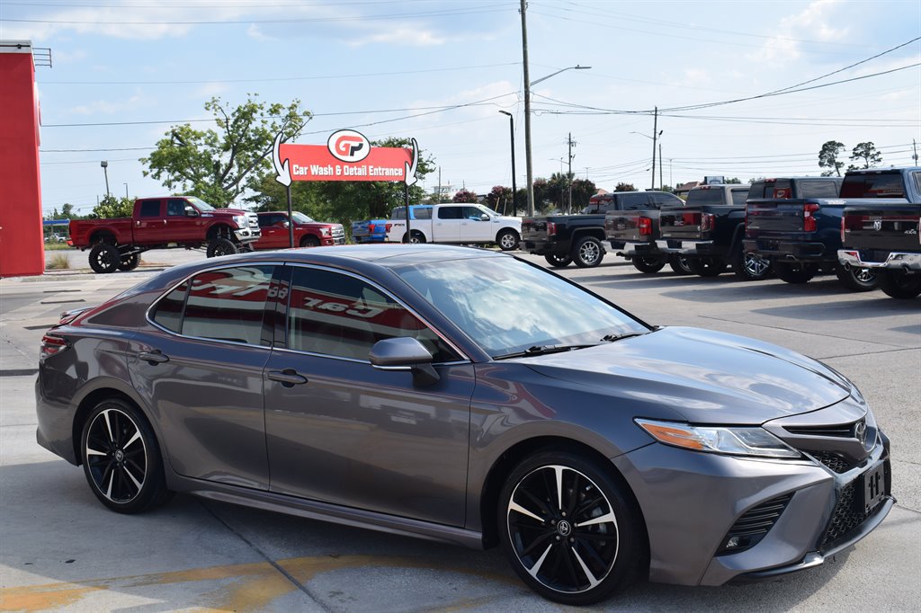 Used 2019 Toyota Camry XSE image 6