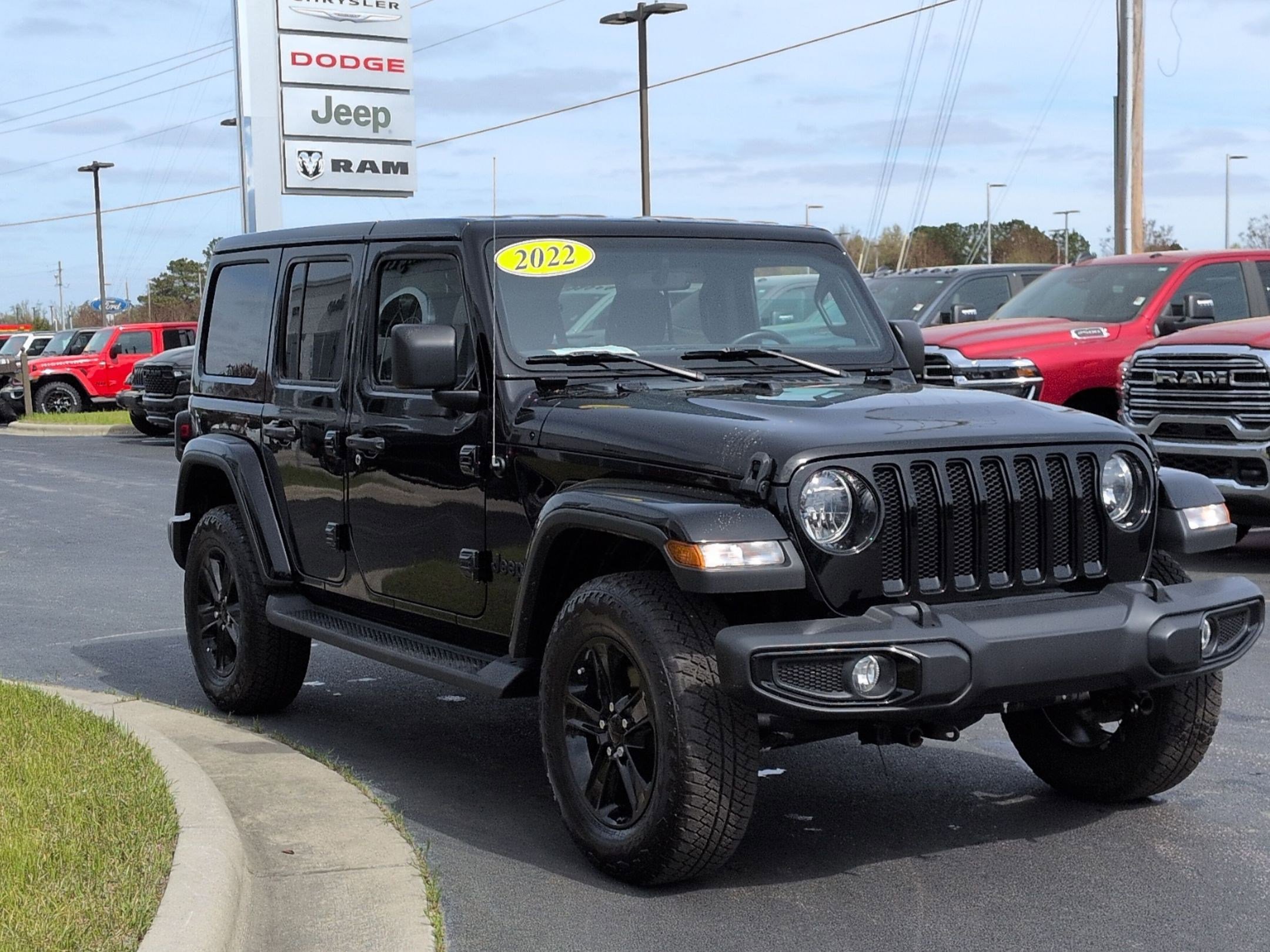 Used 2022 Jeep Wrangler Unlimited Sahara image 3
