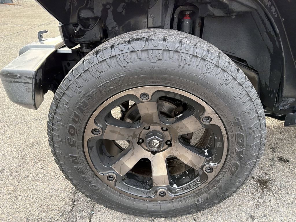 Used 2015 Jeep Wrangler Unlimited Rubicon w/ Dual Top Group AWD/4WD image 29