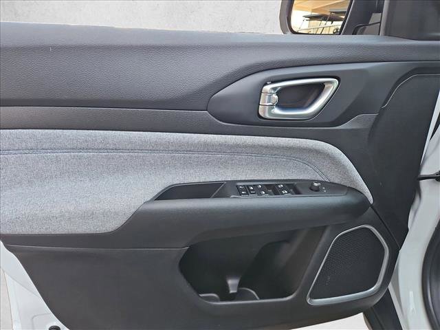 Used 2022 Jeep Compass Latitude image 10