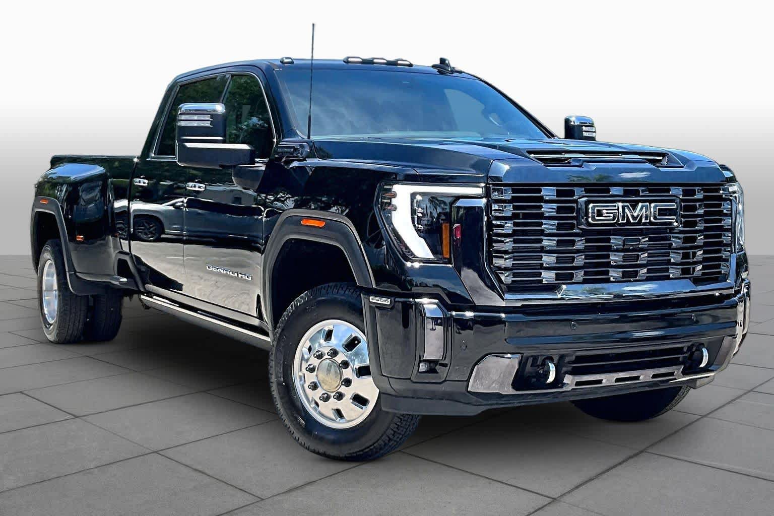 Used 2024 GMC Sierra 3500 Denali Ultimate AWD/4WD image 3