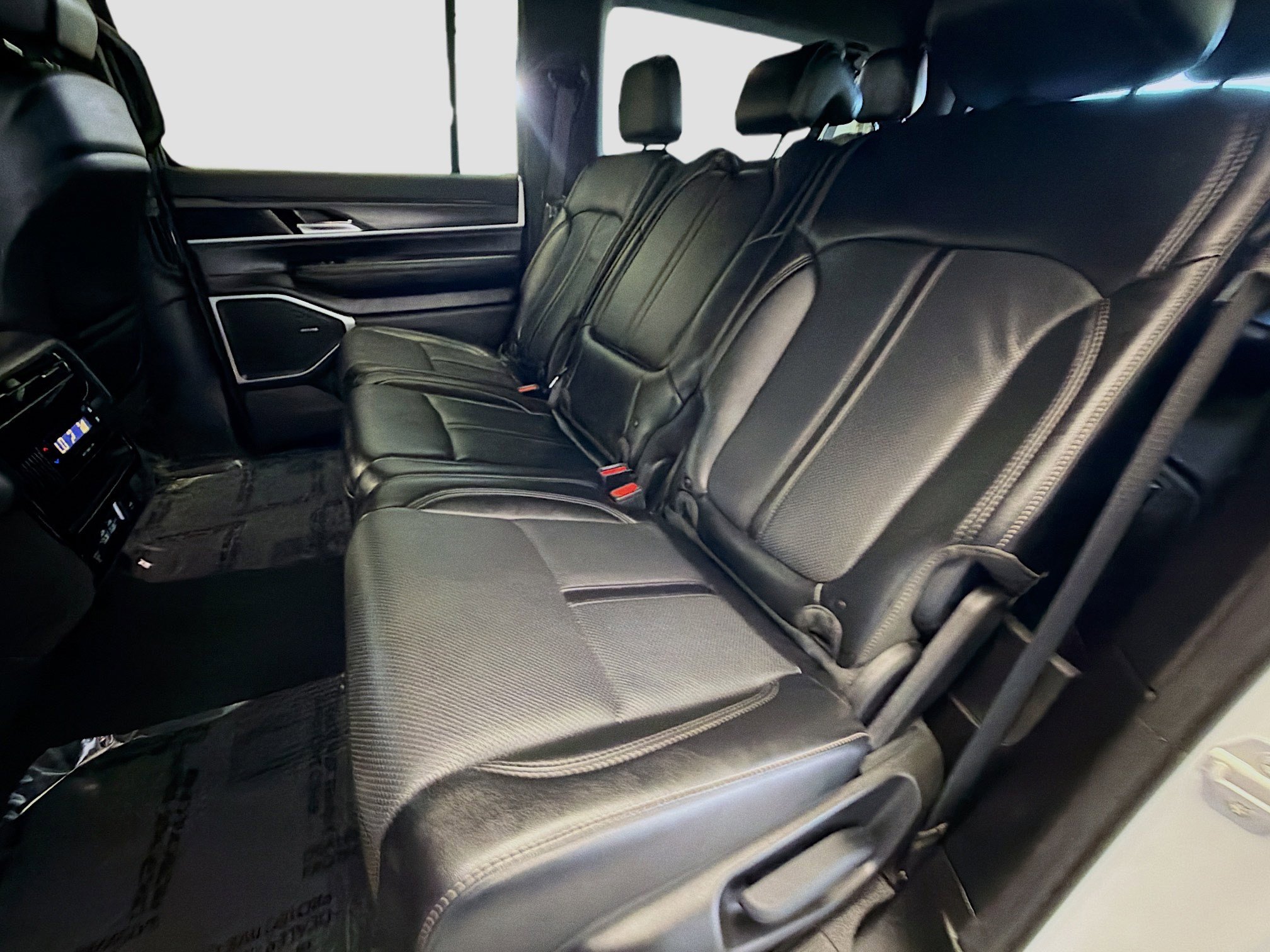 Used 2024 Jeep Wagoneer L Series II image 13