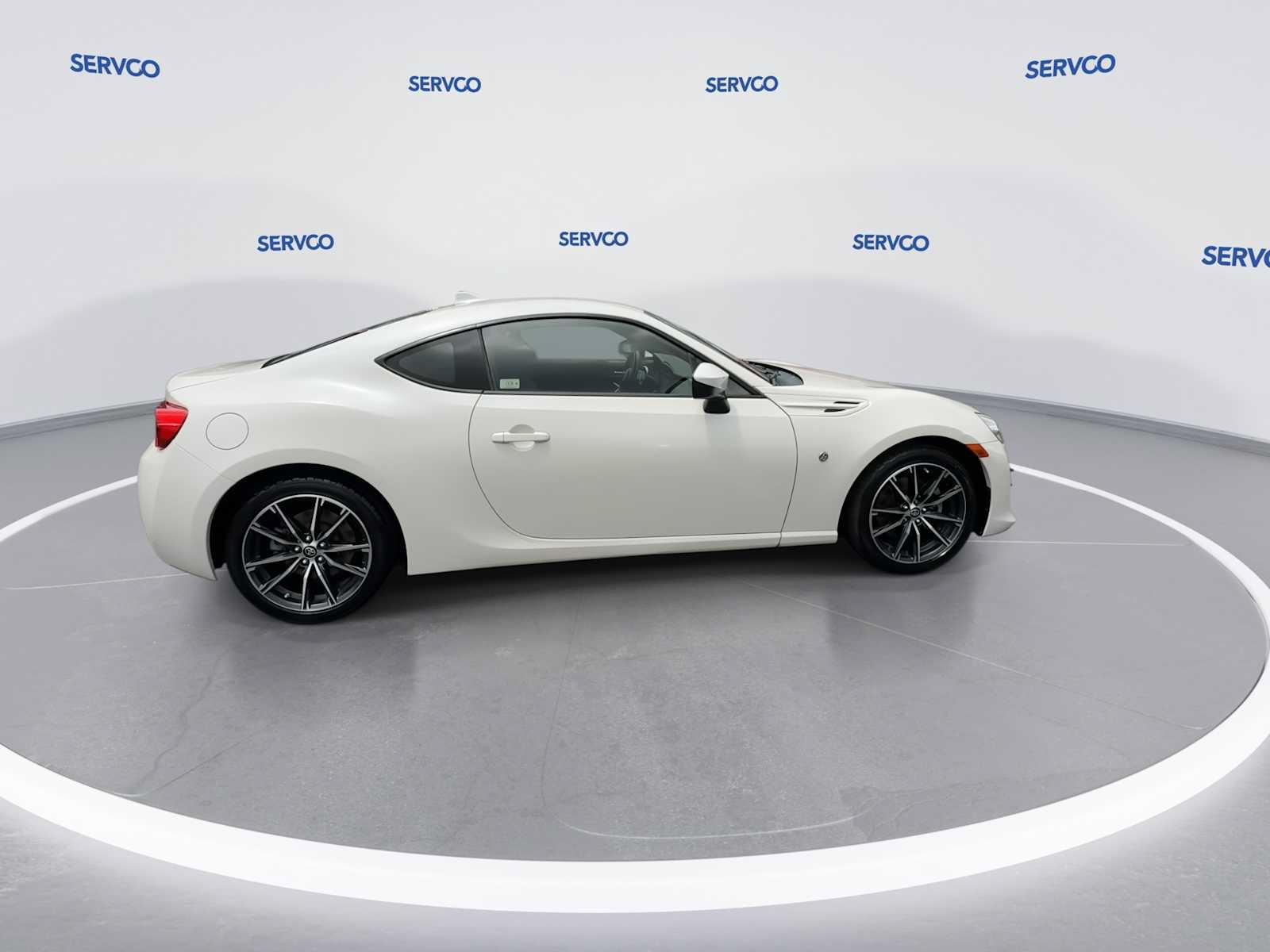 Used 2017 Toyota 86 RWD image 8