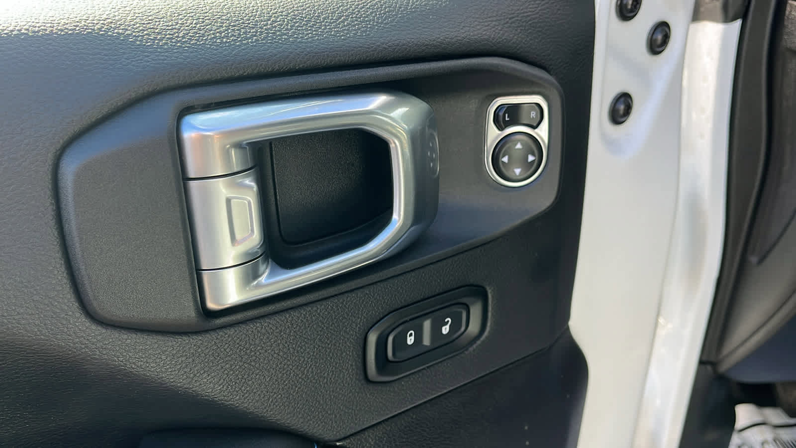 Used 2024 Jeep Wrangler High Altitude image 25