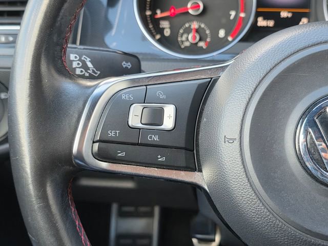 Used 2016 Volkswagen Golf S image 27