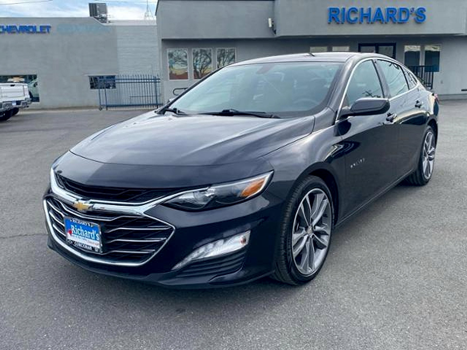 Used 2022 Chevrolet Malibu LT FWD image 9