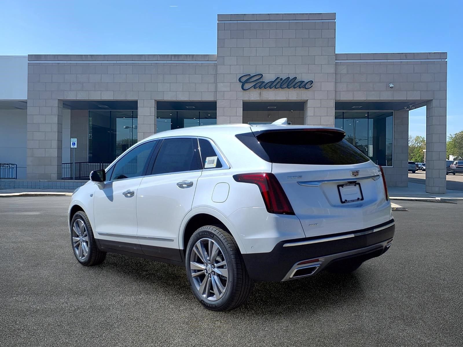 New 2026 Cadillac XT5 Premium Luxury w/ LPO, Floor Liner Package AWD/4WD image 6