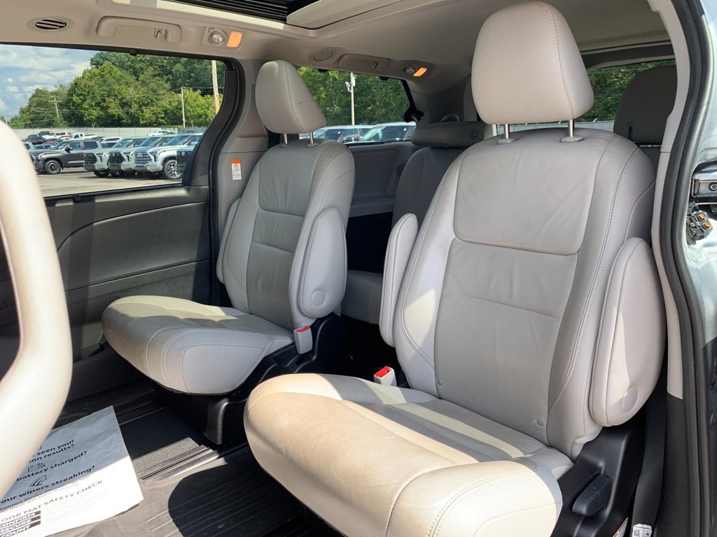 Used 2017 Toyota Sienna Limited Premium AWD/4WD image 14