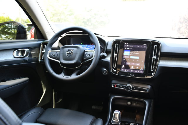 New 2026 Volvo XC40 B5 Plus w/ Climate Package AWD/4WD image 19