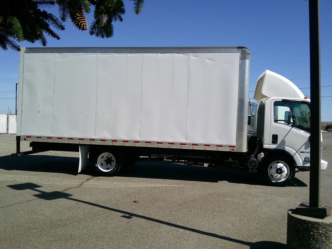 Used 2021 Isuzu NPR image 8