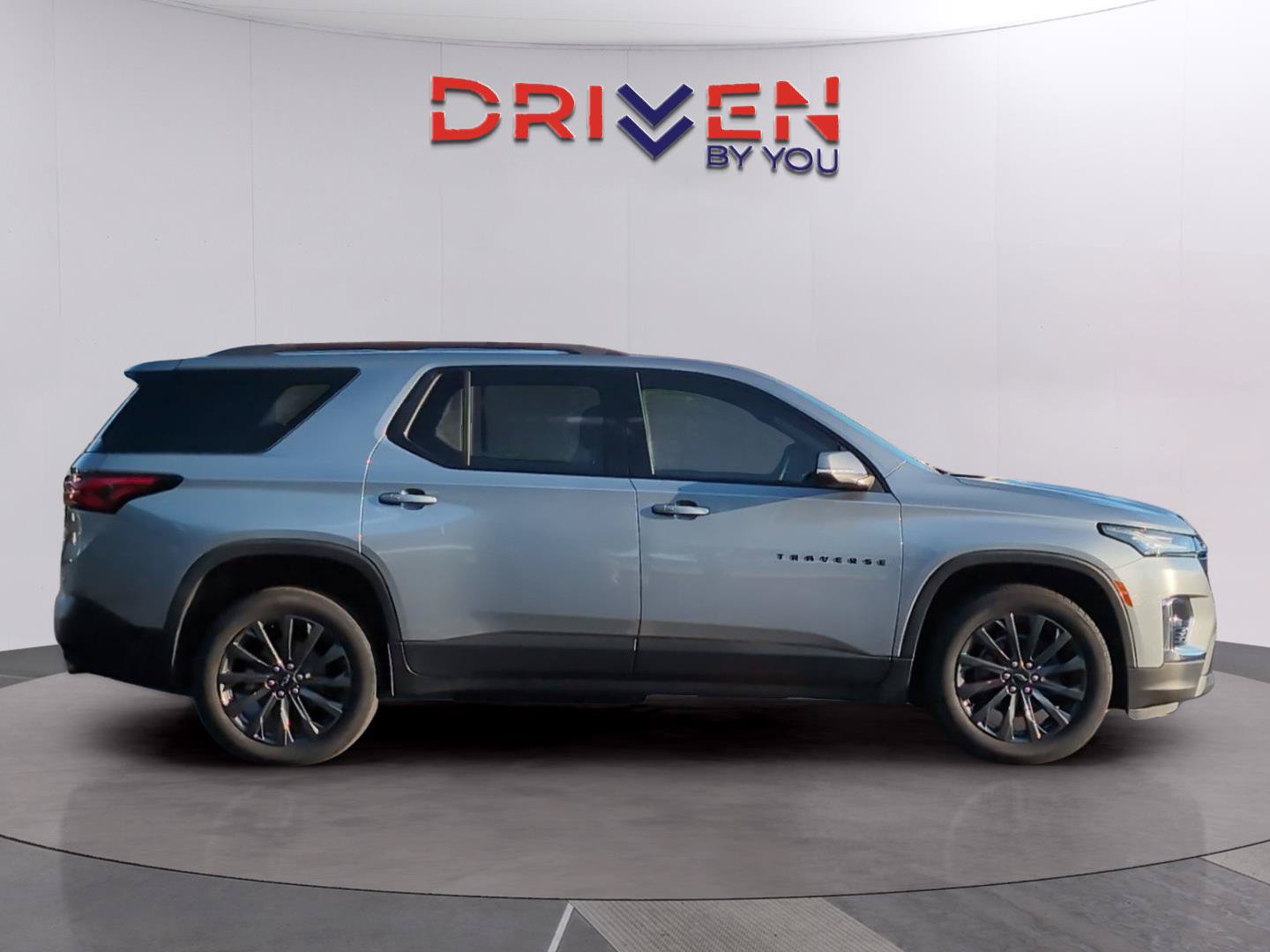 Used 2023 Chevrolet Traverse RS FWD image 6